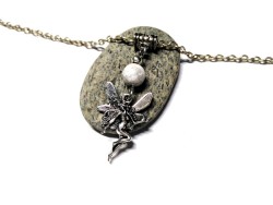 Fée ailée Howlite - Collier et pendentif argent, bijou fées lithothérapie