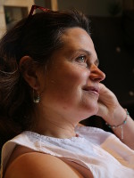 Modèle Aylin collier et bracelet howlite turquoise bijoux lithothérapie Juliette Binoche