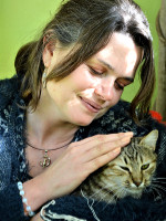 Modèle Aylin Photographe Alain Pengrech boucles d'oreilles lune wicca bracelet opalite collier chat bijou lithothérapie