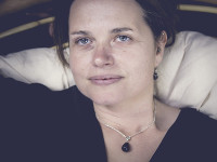 Modèle Aylin Photographe Stéphane Faraut collier boucles d'oreilles obsidienne noire lithothérapie protection